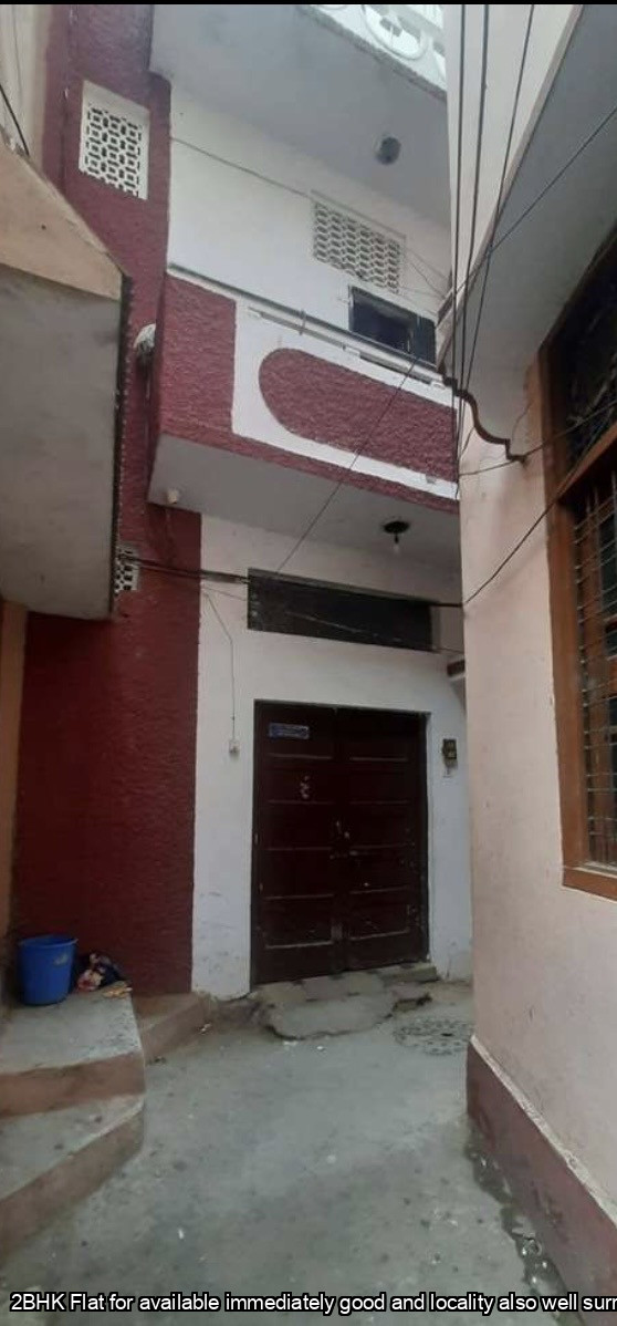 2BHK Flat for available immediately good and locality also well surrounded